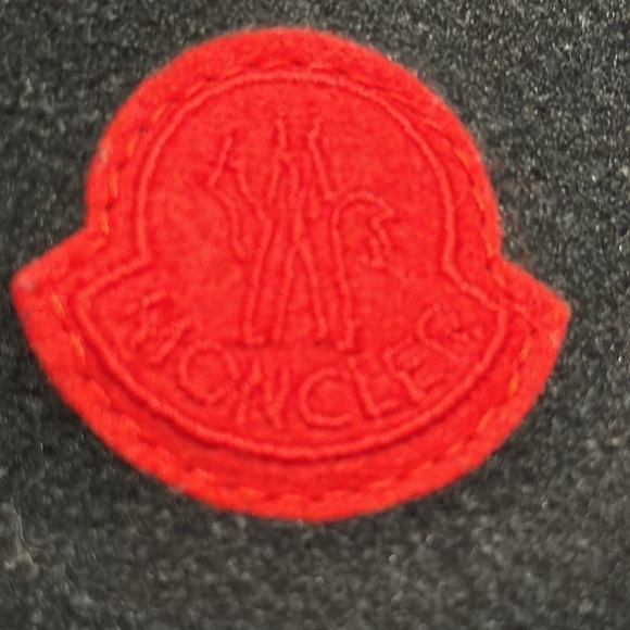 Moncler Reversible Logo Hat - Picture 2 of 9